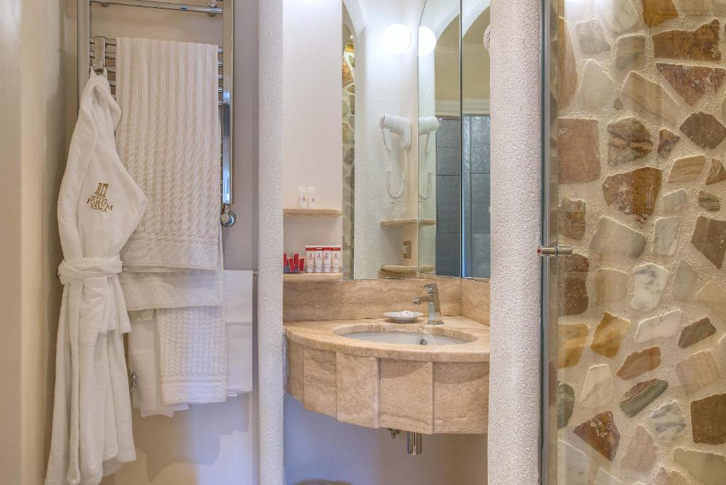 Koupelna v ubytování Hotel Forum