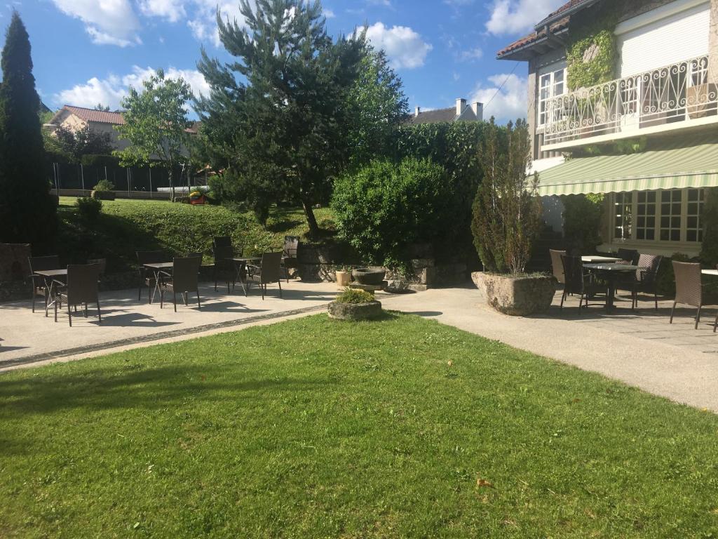 Zahrada ubytování Logis La Thomasse