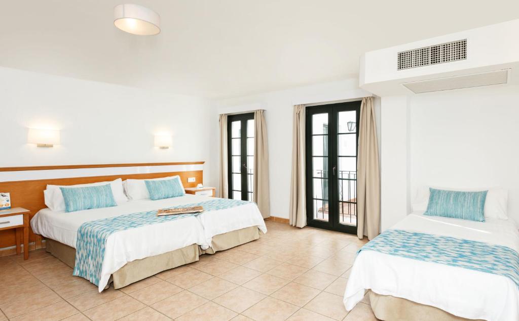 Globales Pueblo Andaluz - Triple Room