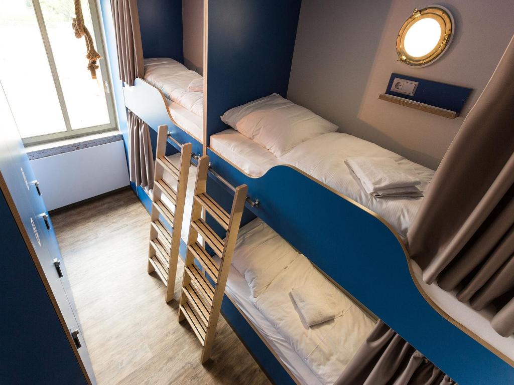 Postel nebo postele na pokoji v ubytování Heimathafen Hostel