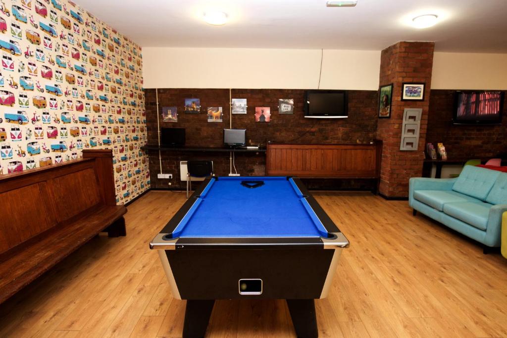 Biliár nebo kulečník v ubytování International Inn