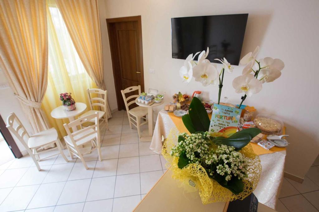 Telewizja i/lub zestaw kina domowego w obiekcie B&B Le due gioie