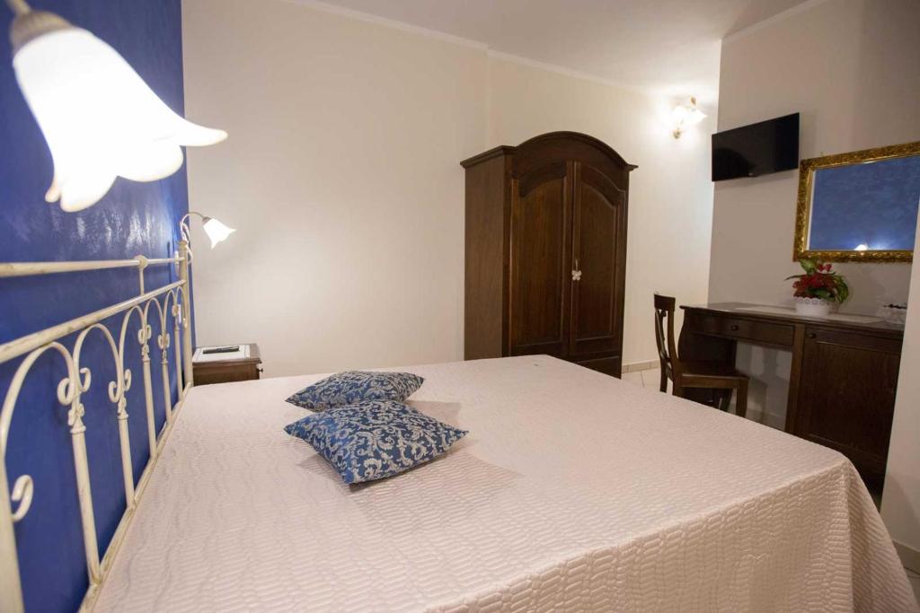 Łóżko lub łóżka w pokoju w obiekcie B&B Le due gioie