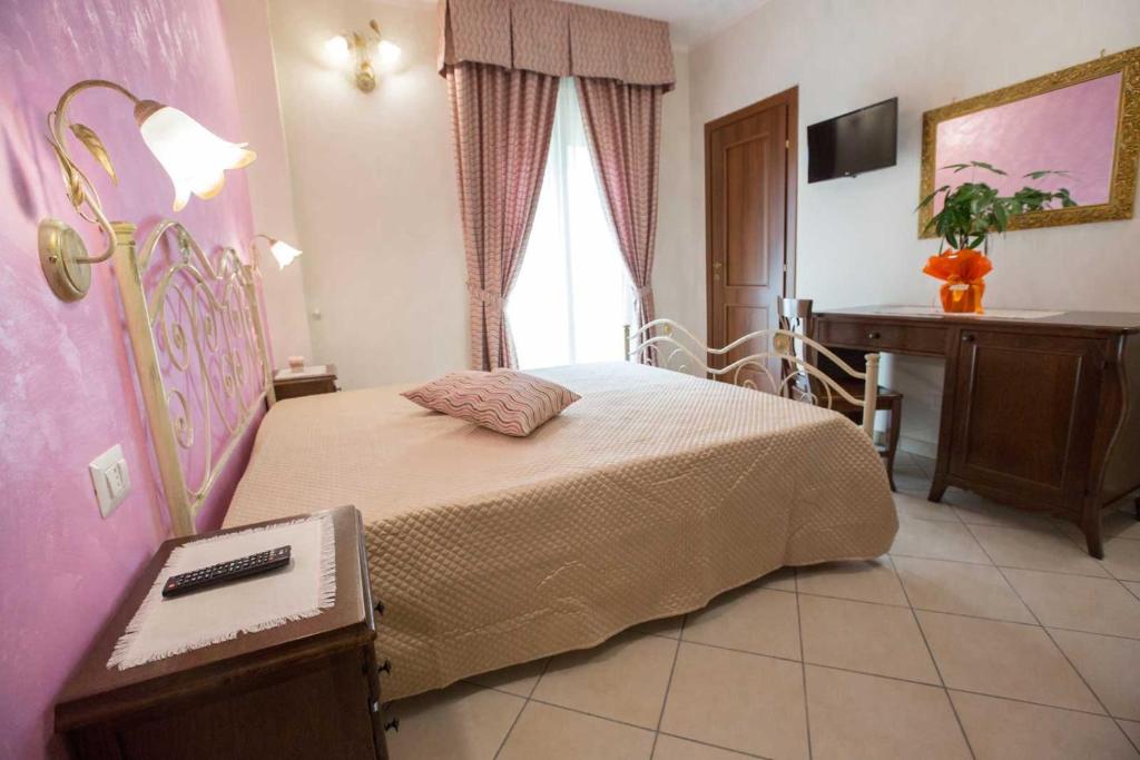 Łóżko lub łóżka w pokoju w obiekcie B&B Le due gioie