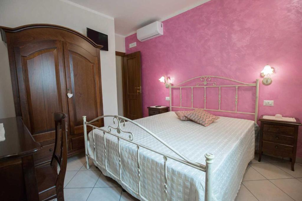 Łóżko lub łóżka w pokoju w obiekcie B&B Le due gioie