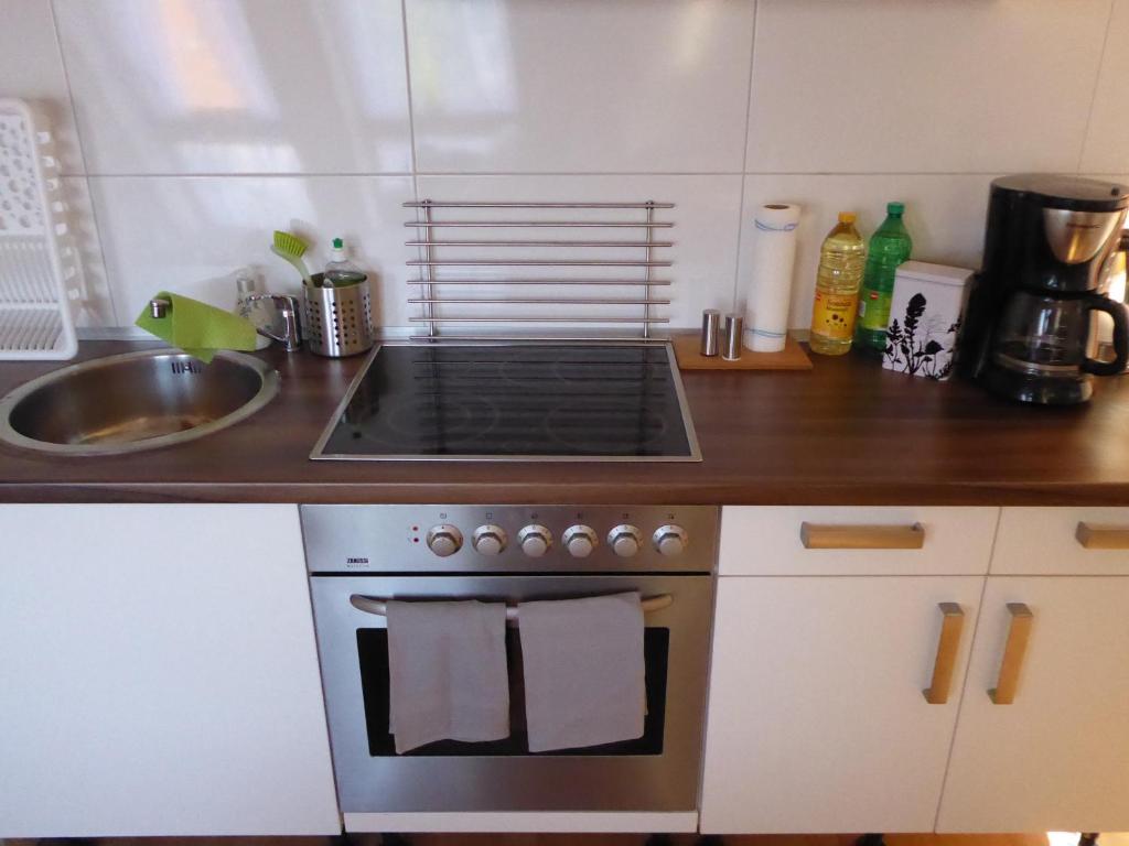 Kuchyň nebo kuchyňský kout v ubytování Ostseeferienwohnung Storchennest