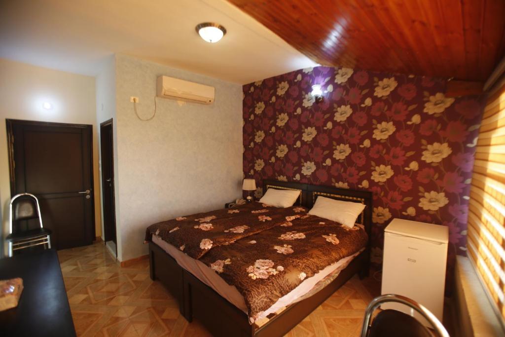 Postel nebo postele na pokoji v ubytování Isra Hotel