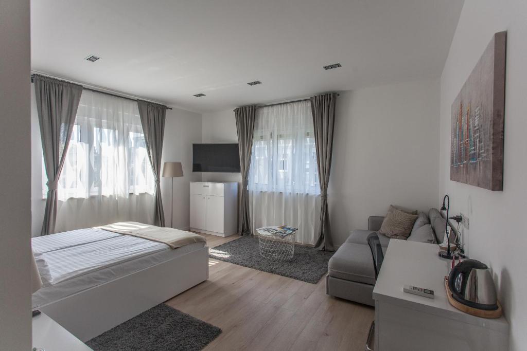 Postel nebo postele na pokoji v ubytování Priuli Suites