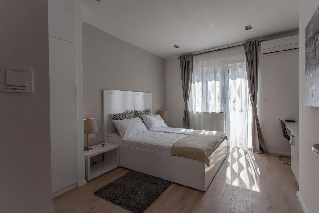 Postel nebo postele na pokoji v ubytování Priuli Suites