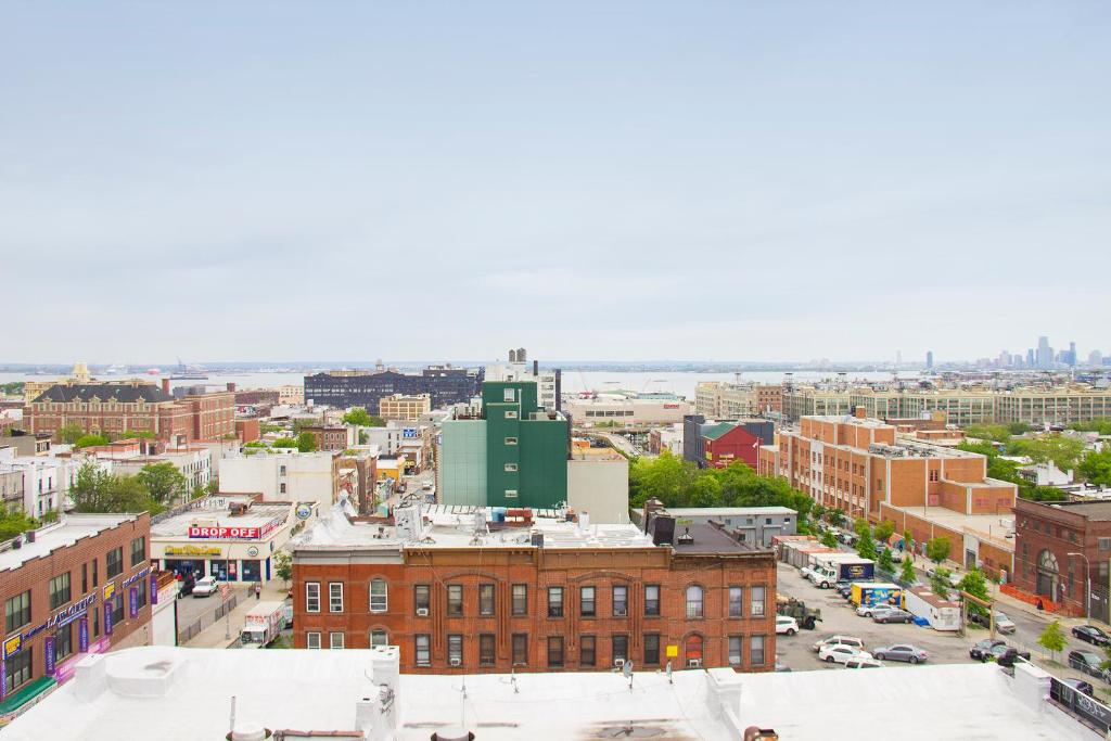 Nespecifikovaný výhled na destinaci Brooklyn nebo výhled na město při pohledu z hotelu