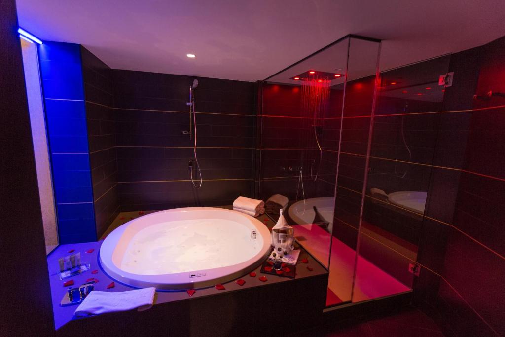 Felix Hotel - Suite With Hot Tub Malvasia