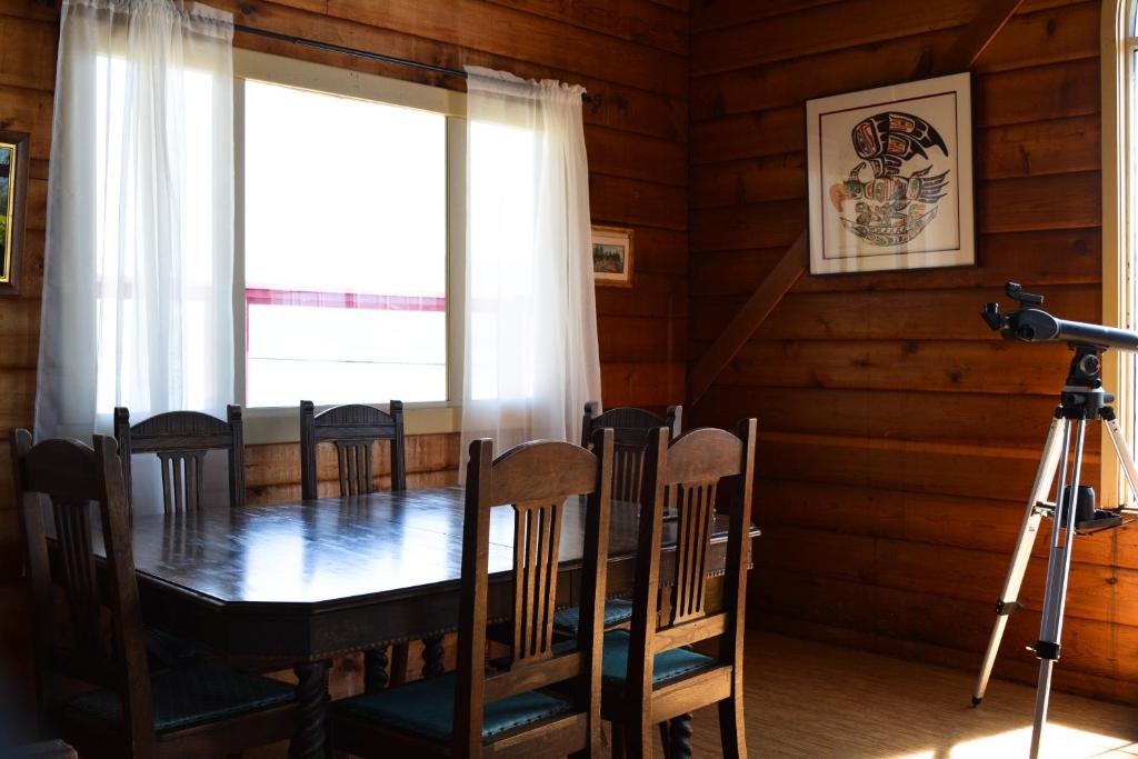 Posezení v ubytování Alert Bay Lodge