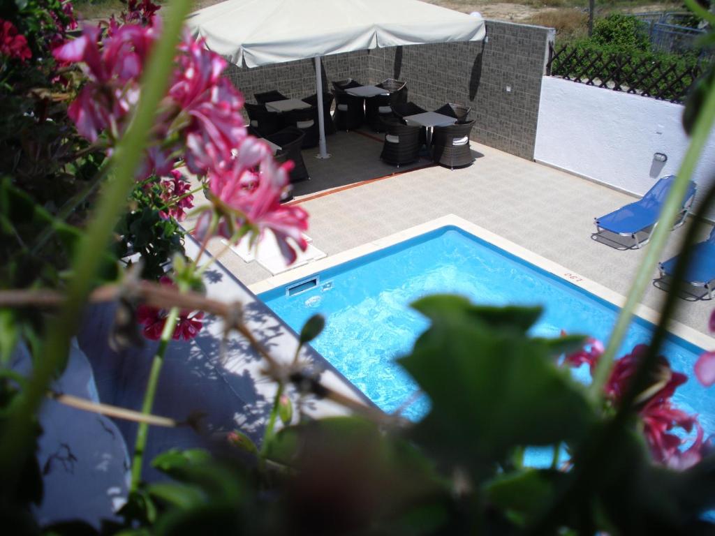 Bazén v ubytování Ifigenia Hotel nebo v jeho okolí