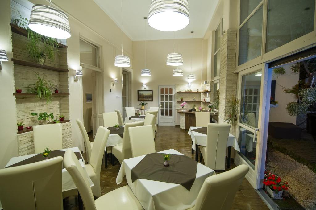 Posezení v ubytování Hotel Romantik Eger