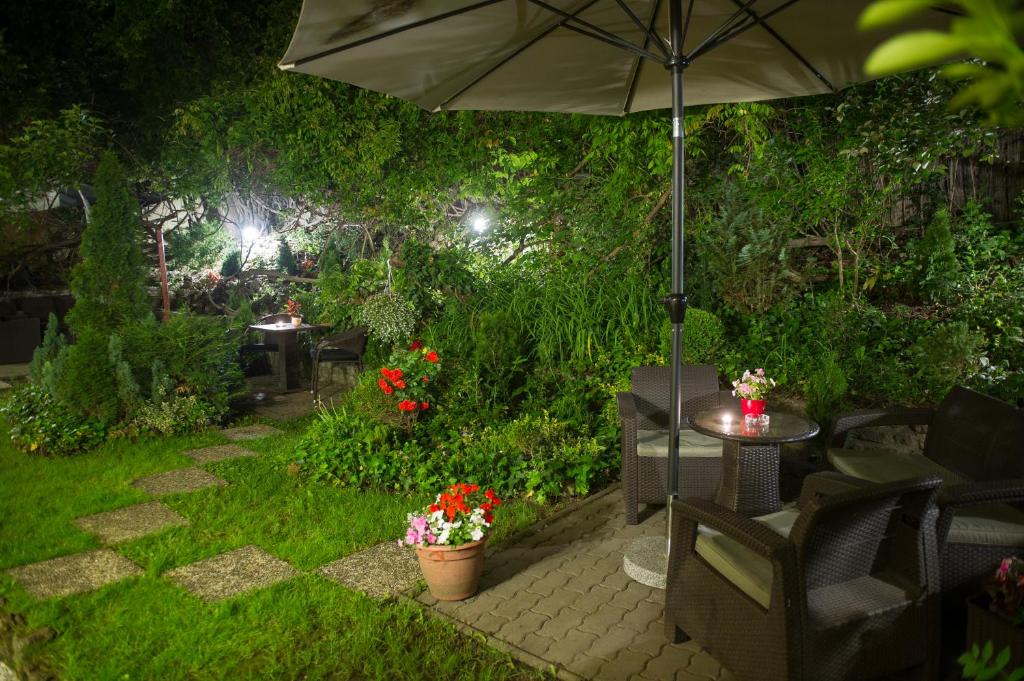 Zahrada ubytování Hotel Romantik Eger