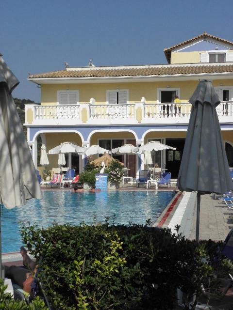 Bazén v ubytování Hotel Petros nebo v jeho okolí