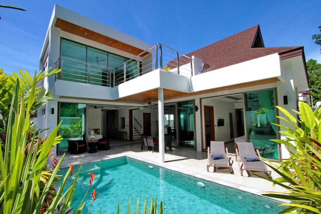 สระว่ายน้ำที่อยู่ใกล้ ๆ หรือใน Ya Nui Beach Villas