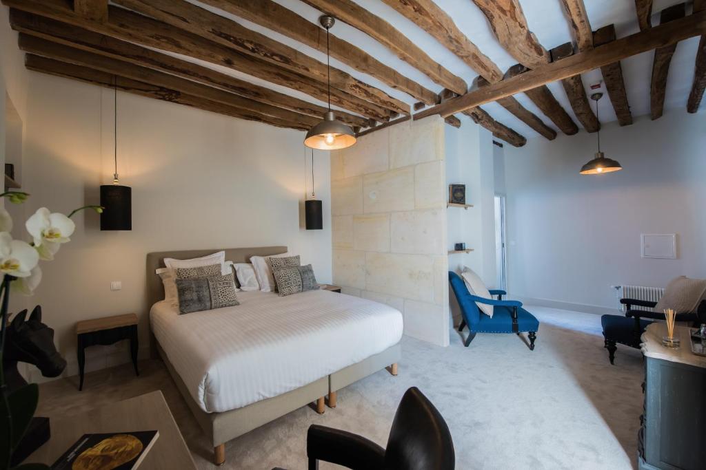 Postel nebo postele na pokoji v ubytování Hôtel Le Chantilly