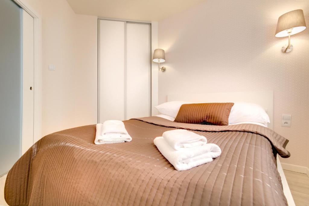 Łóżko lub łóżka w pokoju w obiekcie Apartment Royal III