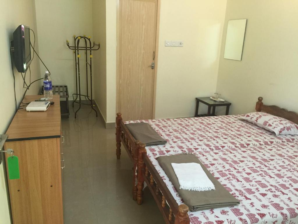 Postel nebo postele na pokoji v ubytování Palm Grove Service Villa