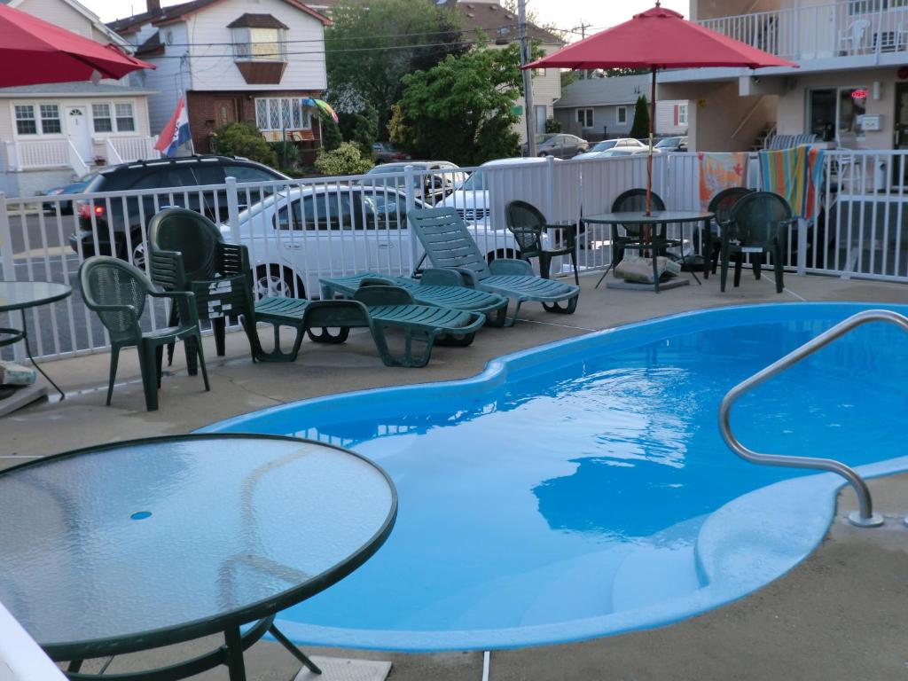 Bazén v ubytování Bay Breeze Motel nebo v jeho okolí