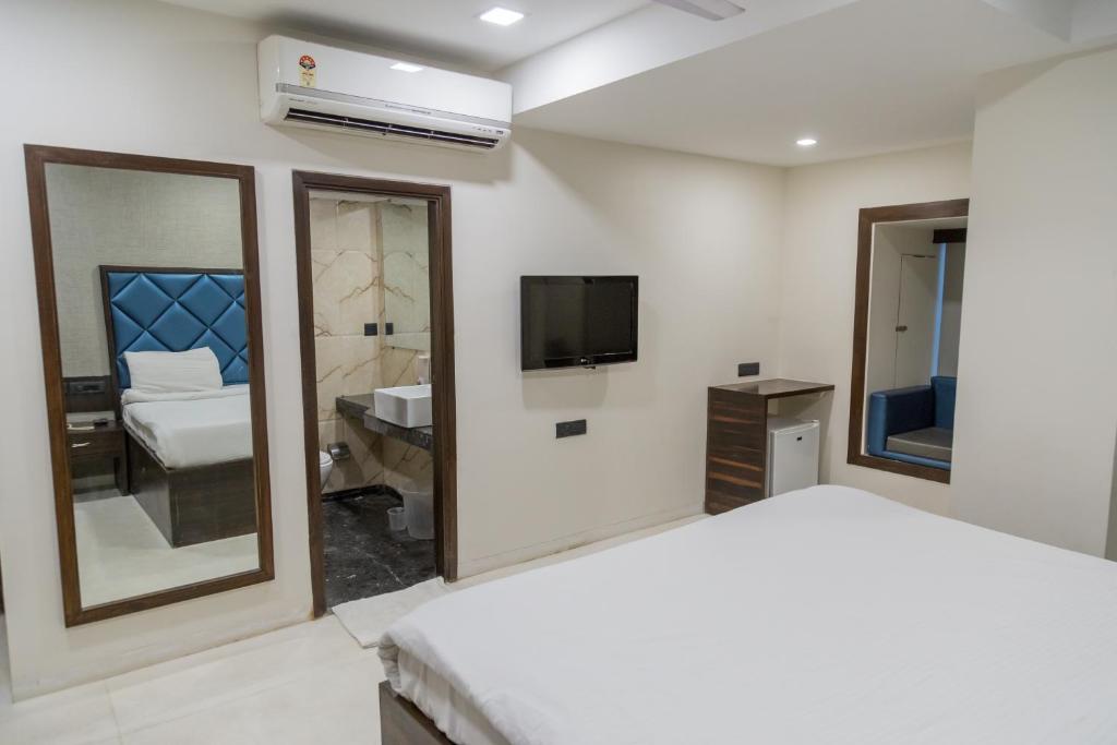 Postel nebo postele na pokoji v ubytování Ginger Ahmedabad, Satellite