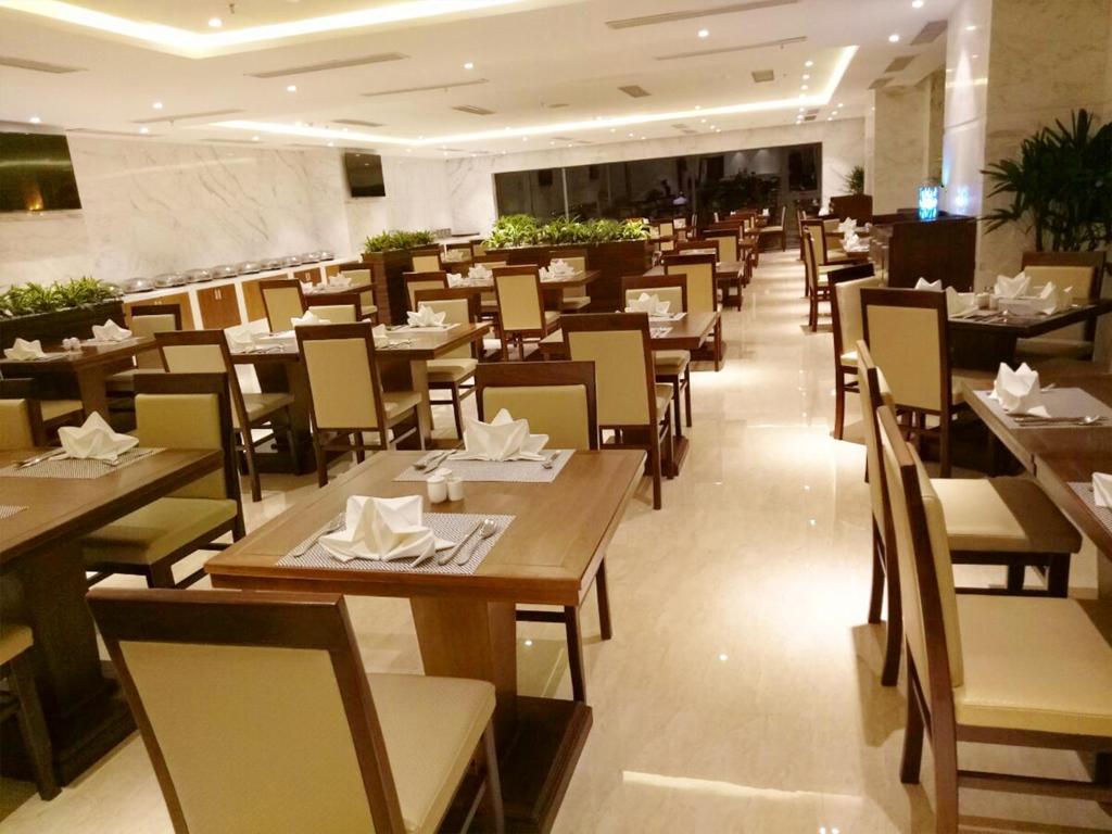 Restaurace v ubytování Yarra Ocean Suites Danang
