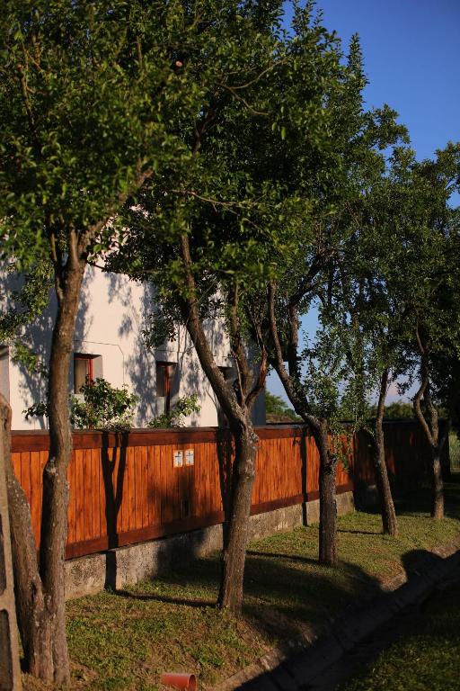 Zahrada ubytování Csaronda Vendegház