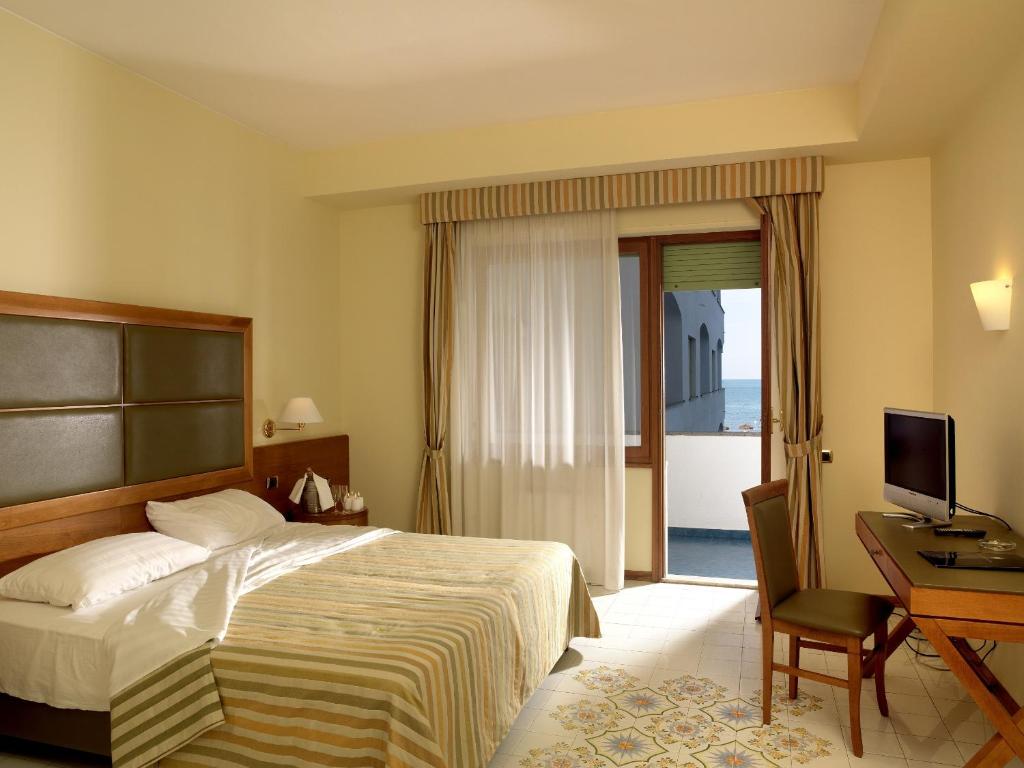 Postel nebo postele na pokoji v ubytování Grand Hotel Don Juan