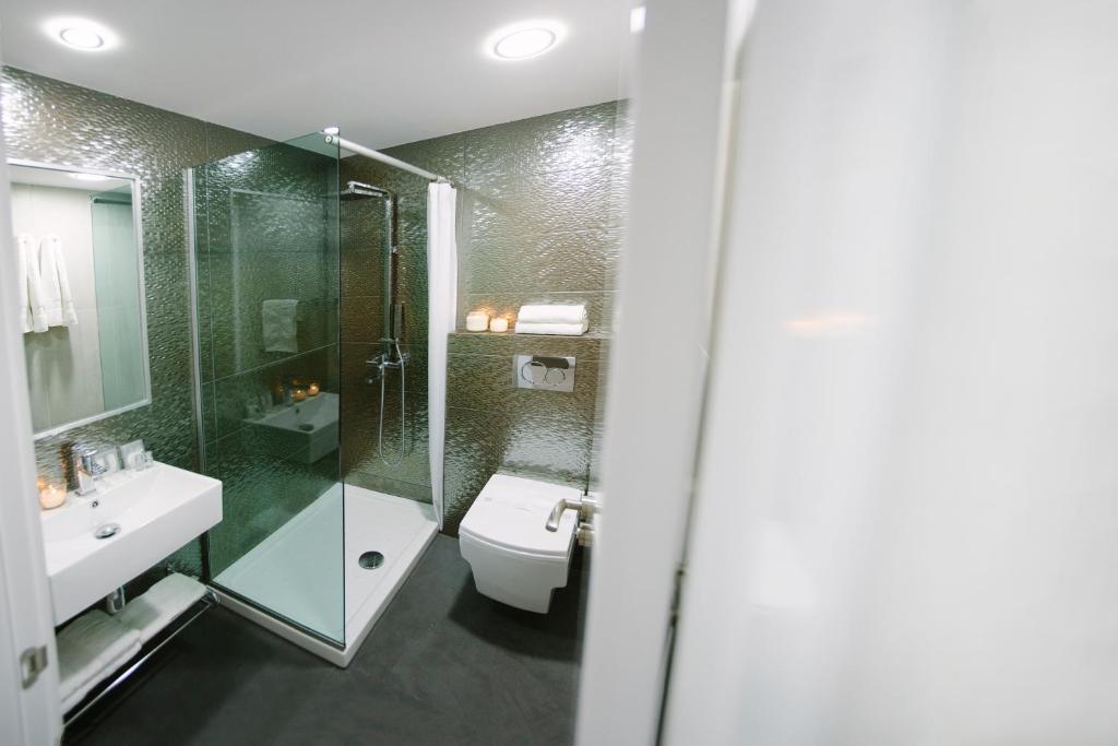 A bathroom at Valentina Beach