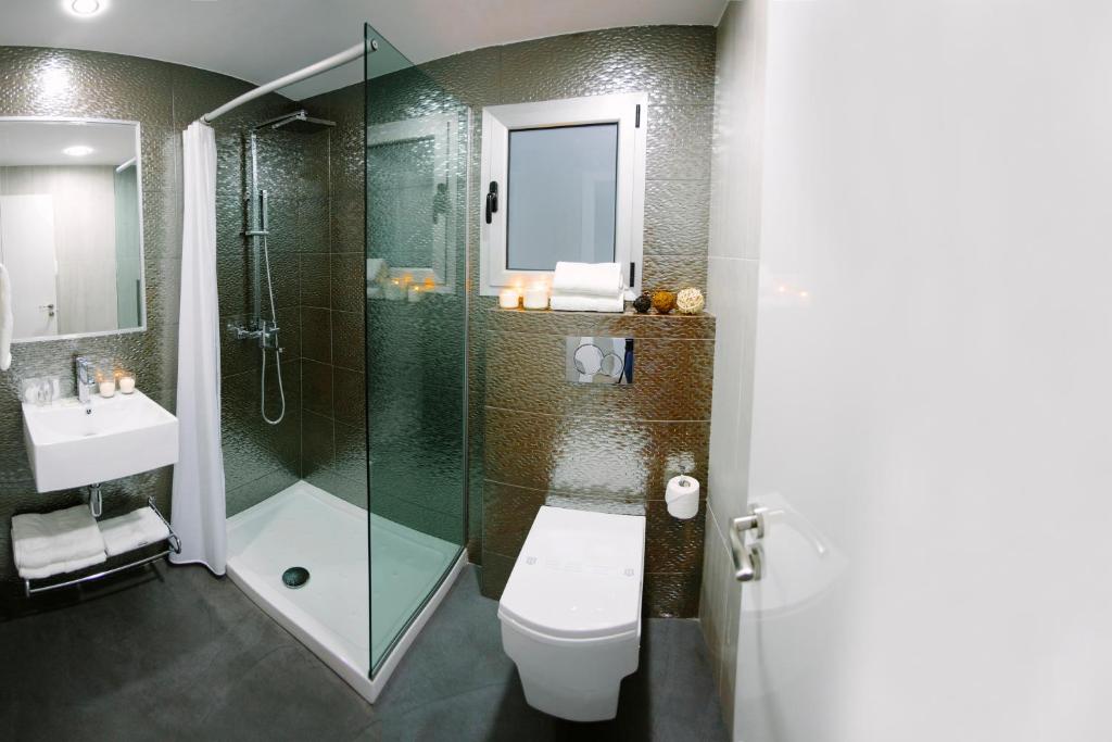 A bathroom at Valentina Beach