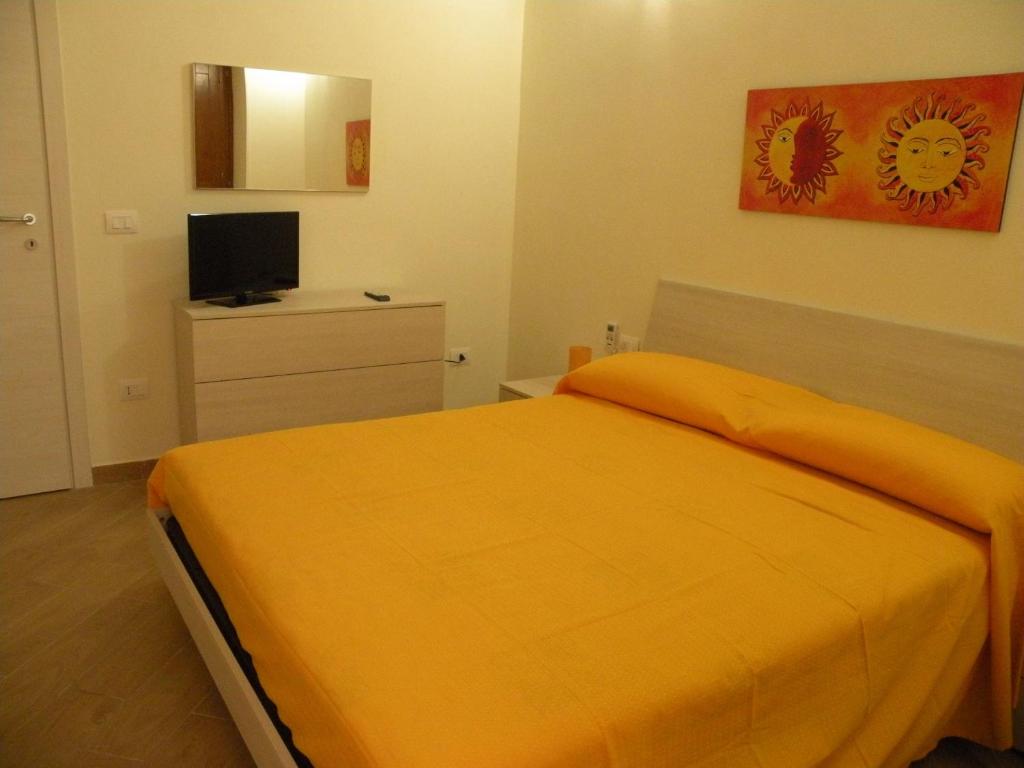 A television and/or entertainment centre at Al Blu Ortigia Apartments