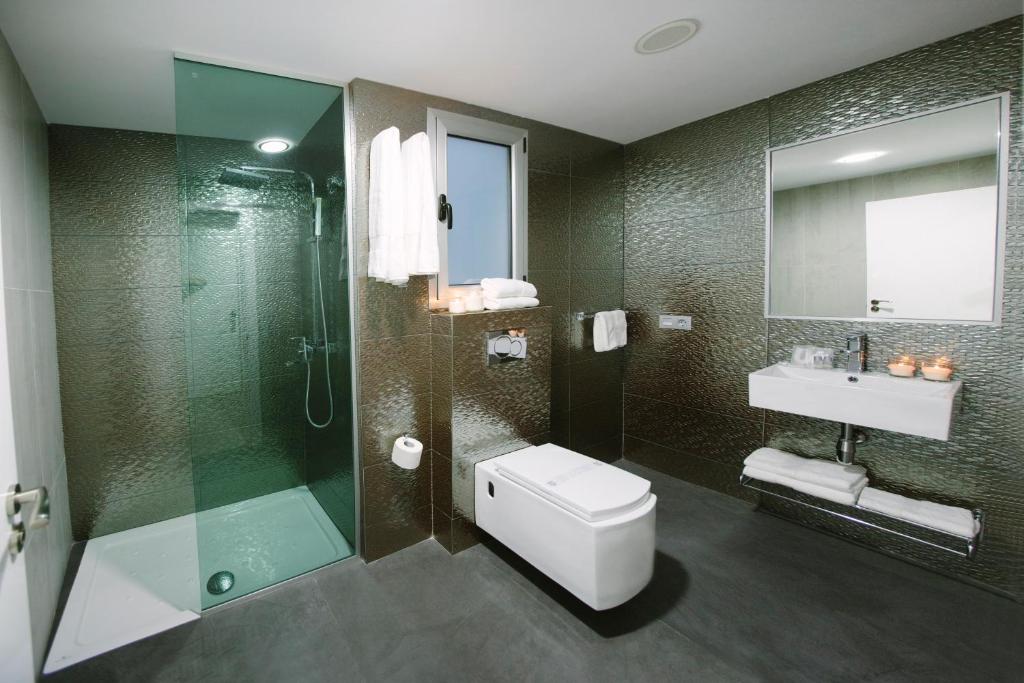 A bathroom at Valentina Beach