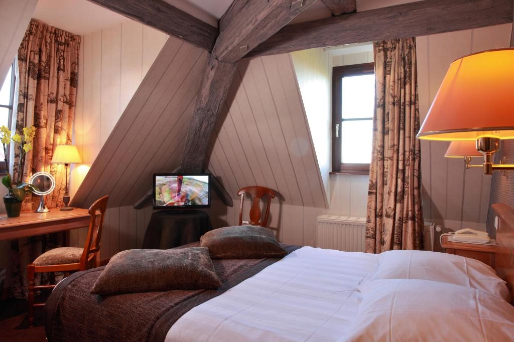 Postel nebo postele na pokoji v ubytování Hotel Restaurant L'Ami Fritz