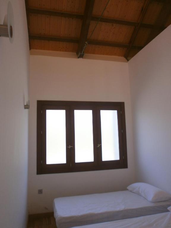 Postel nebo postele na pokoji v ubytování Albergue Coto Real de la Marina