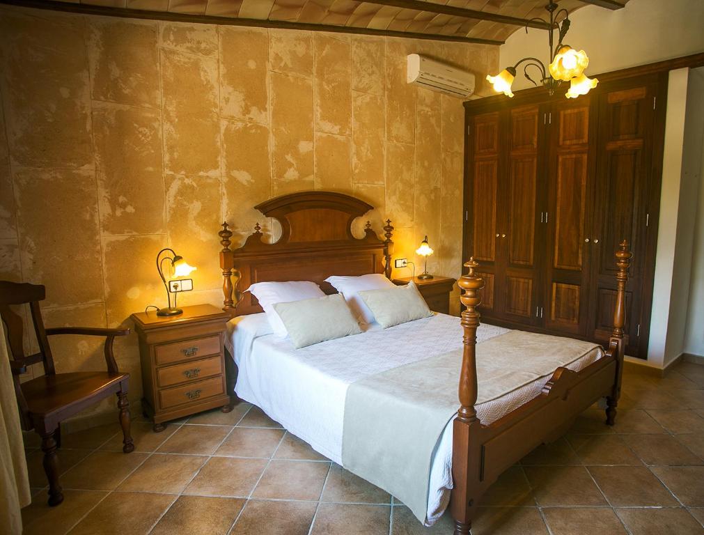 Postel nebo postele na pokoji v ubytování Agroturisme Son Barceló Mas