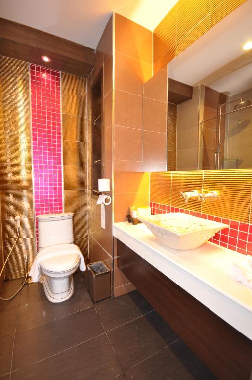 Koupelna v ubytování Chalelarn Hotel Hua Hin