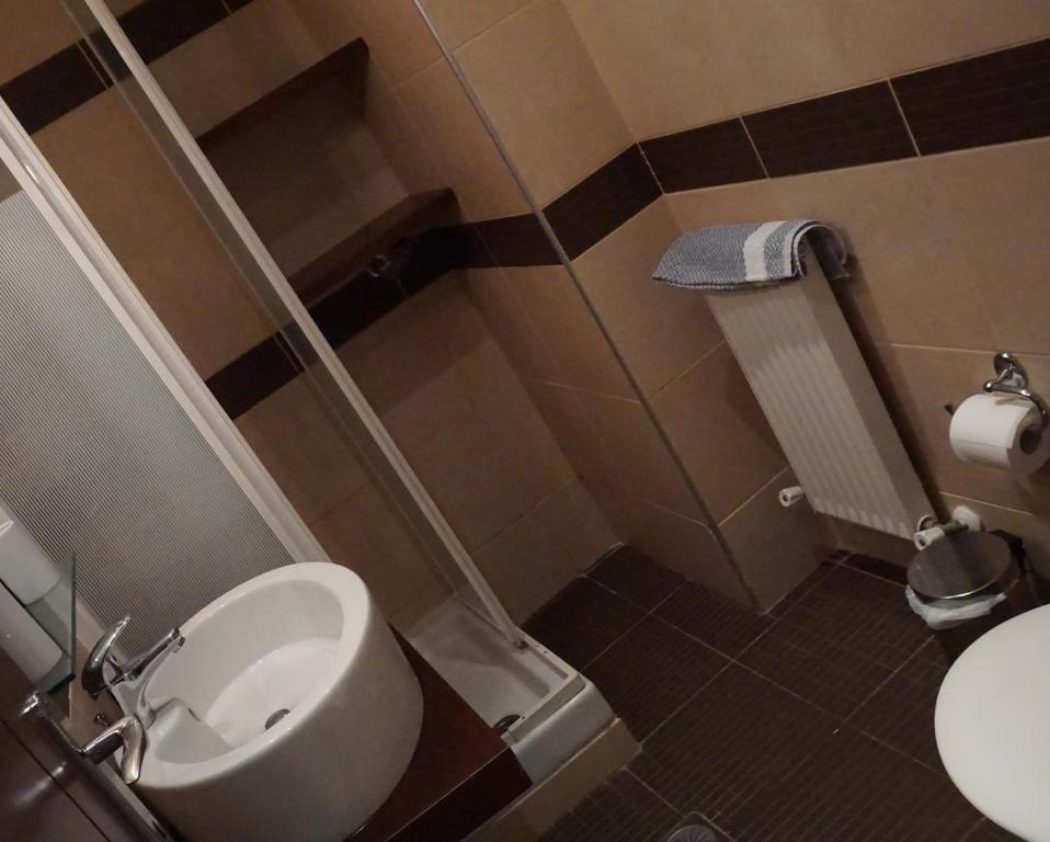 Ameris Studios & Apartments - 15