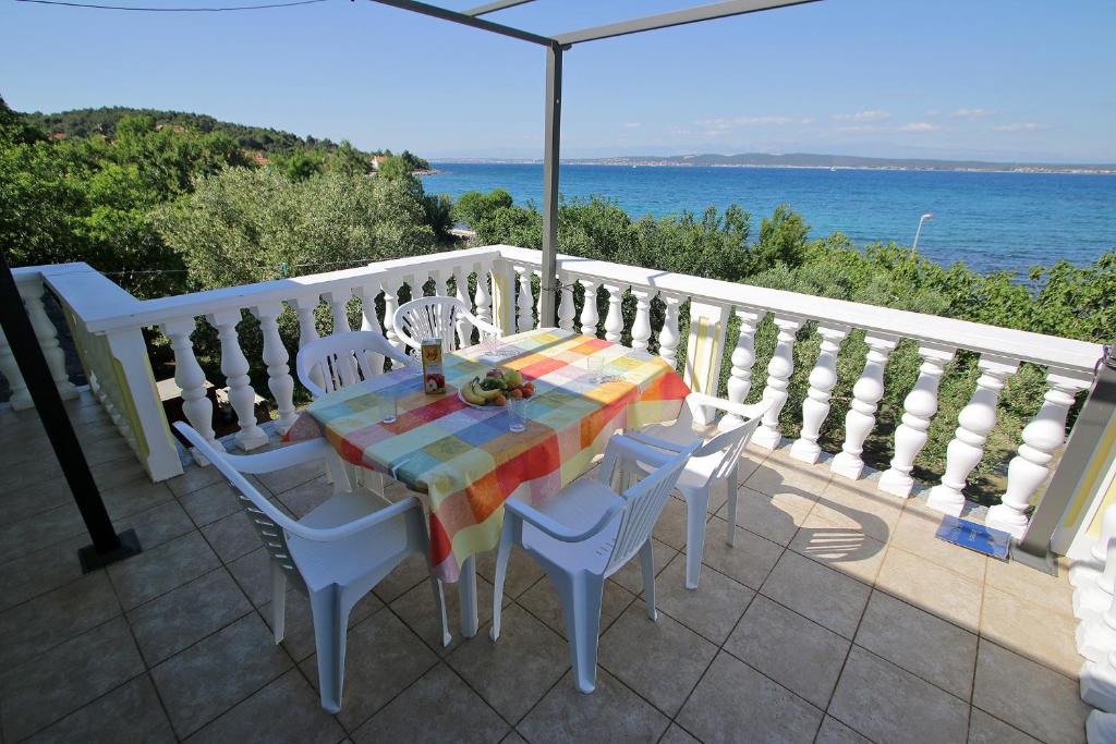 Apartmani Zdrelac - Seafront - Housity