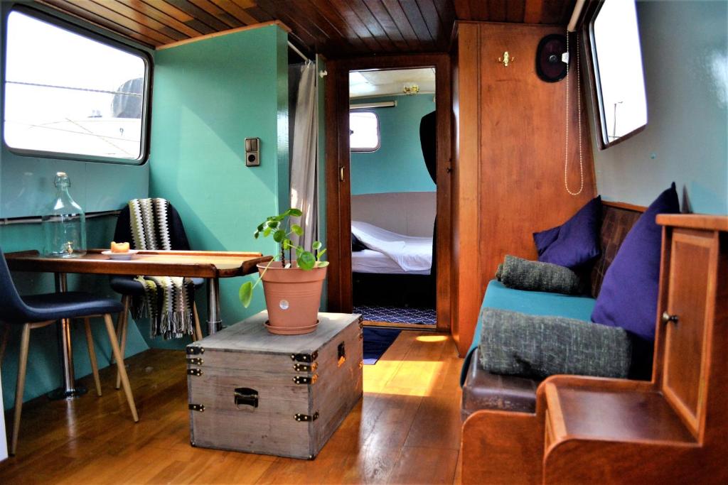 Posezení v ubytování Floating B&B Amsterdam