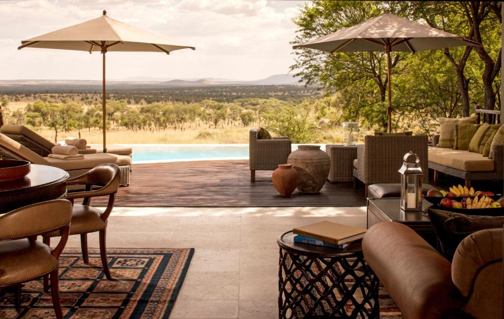 Het zwembad bij of vlak bij Four Seasons Safari Lodge Serengeti
