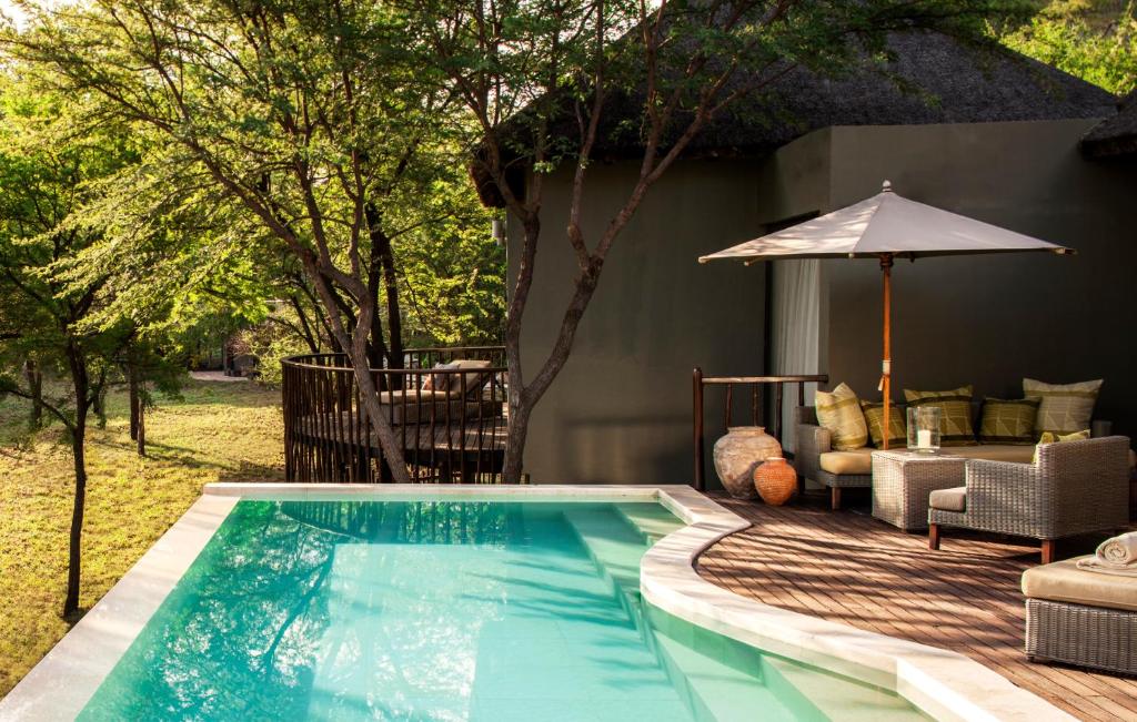 Het zwembad bij of vlak bij Four Seasons Safari Lodge Serengeti