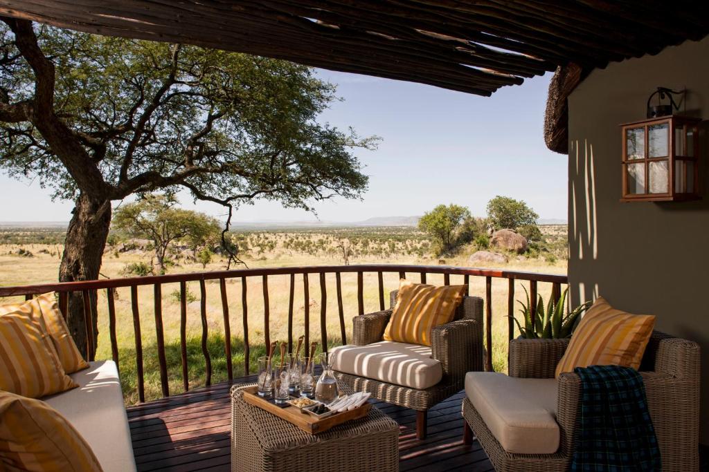 Een balkon of terras bij Four Seasons Safari Lodge Serengeti
