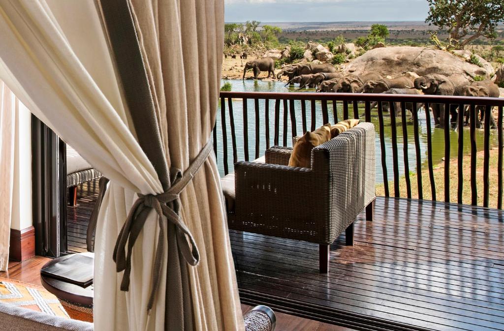 Een balkon of terras bij Four Seasons Safari Lodge Serengeti