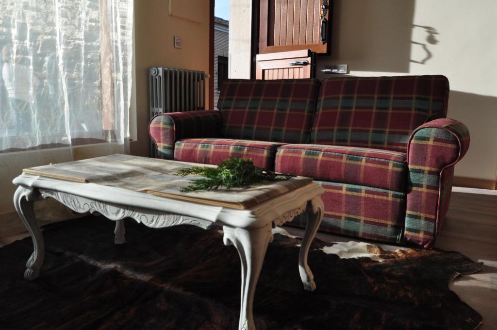 A seating area at El Jardin de Manuela