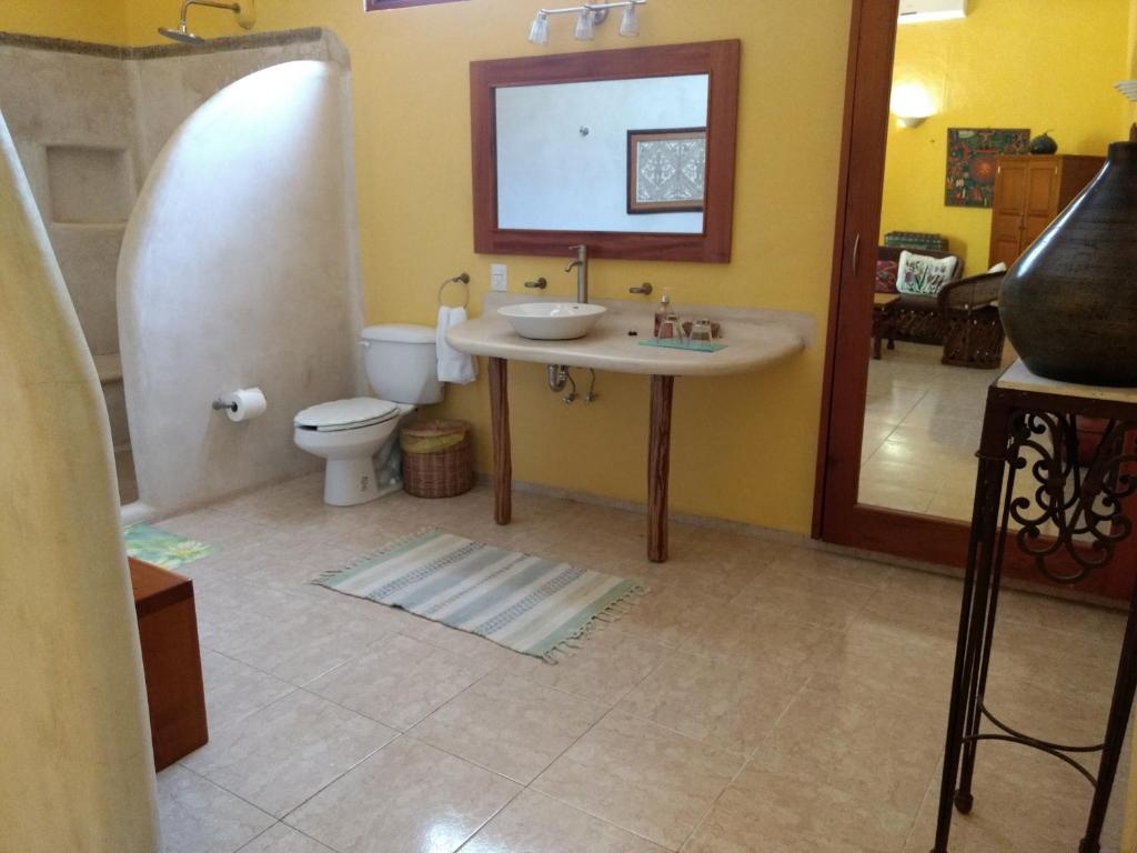 Koupelna v ubytování Casa Quetzal Hotel