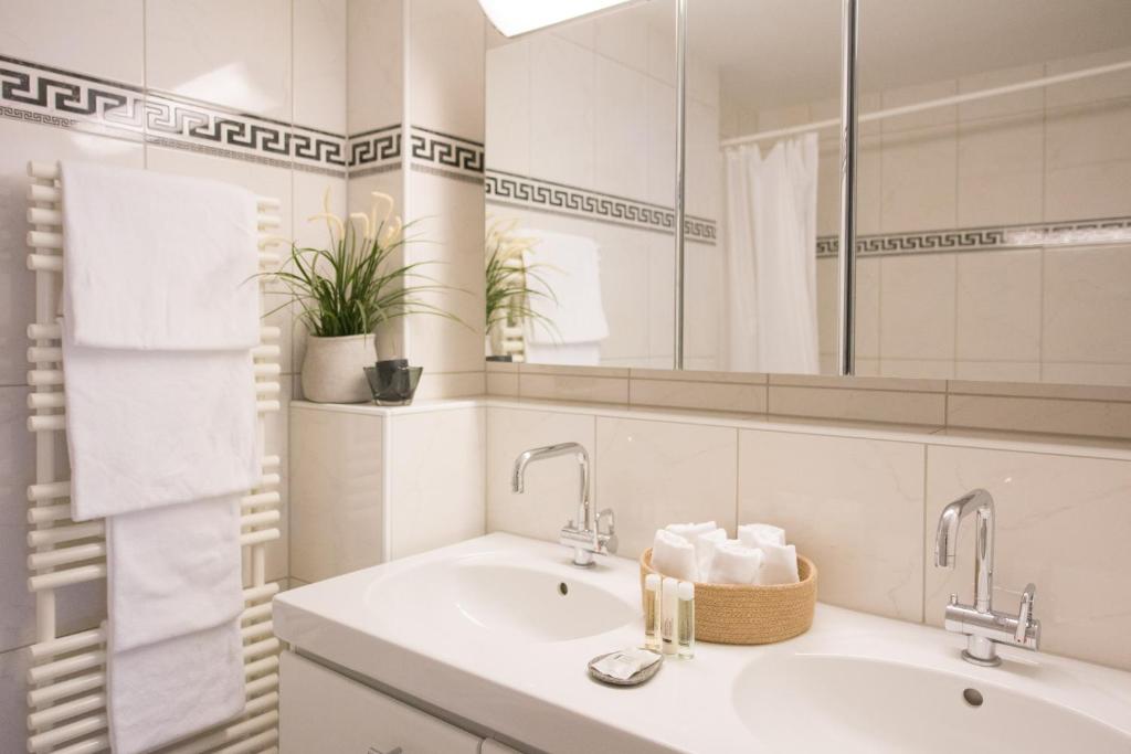 Koupelna v ubytování Top city center location by Airhome