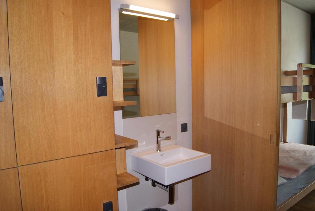 Interlaken Youth Hostel - Resim 33