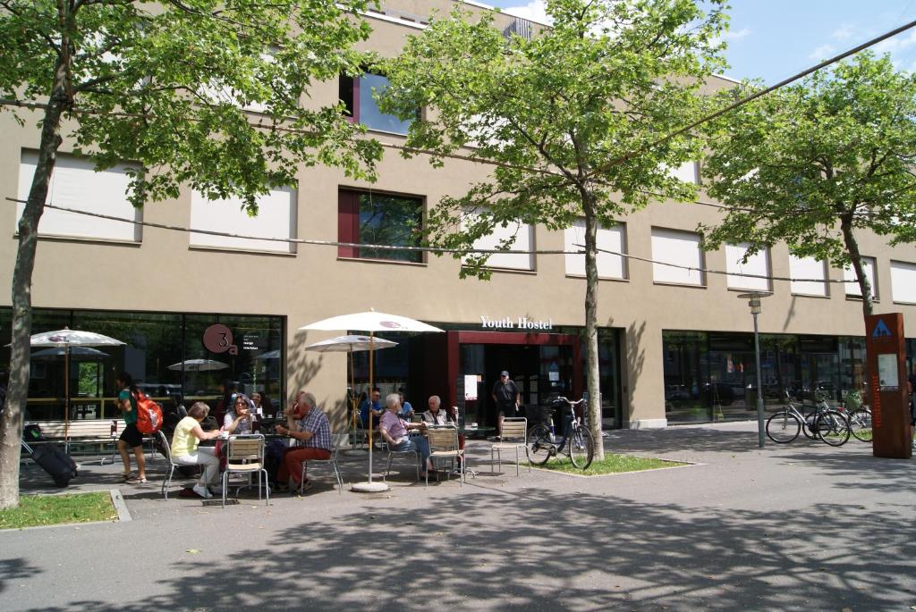 Interlaken Youth Hostel - Resim 12