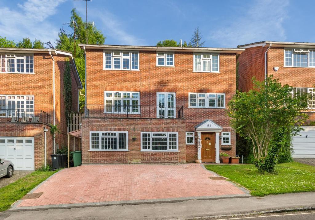 a brick house with a driveway in front of it at Henley-on-Thames Studio Apartment in Henley on Thames
